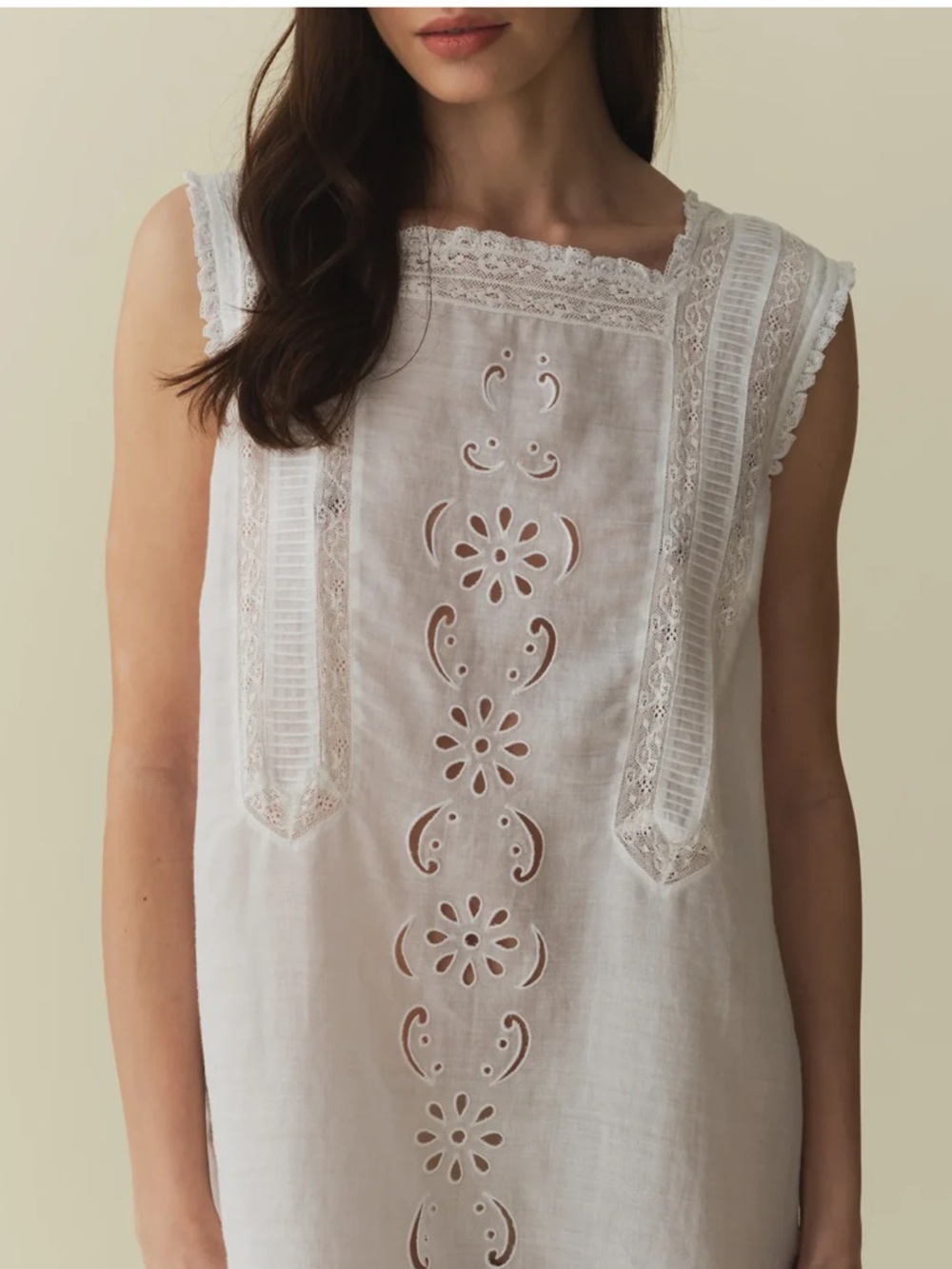 Dôen Lua Dress - Picture 2 of 5